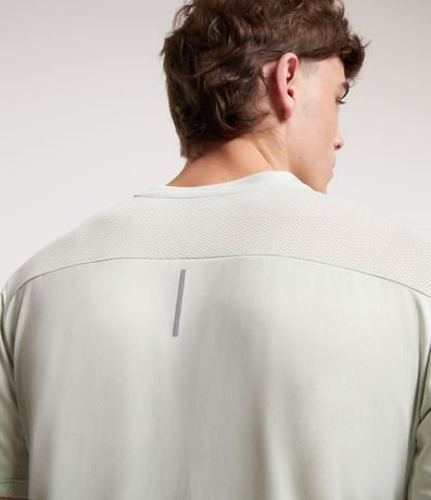 Remera Deportiva con Tecnología Dry e Detalles Reflectantes 6