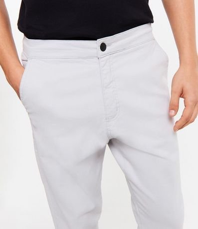 Pantalón Slim en Sarga con Bolsillos 5