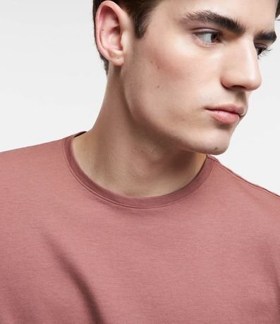 Remera Slim Básica en Algodón Peruano con Cuello Redondo 3