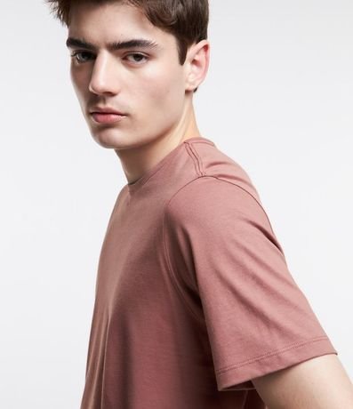 Remera Slim Básica en Algodón Peruano con Cuello Redondo 4