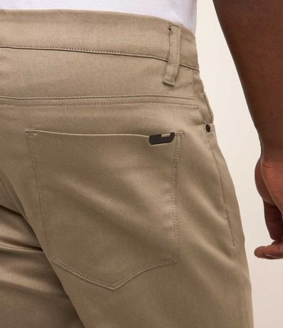 Pantalón Slim Cropped en Sarga con Bolsillos 4