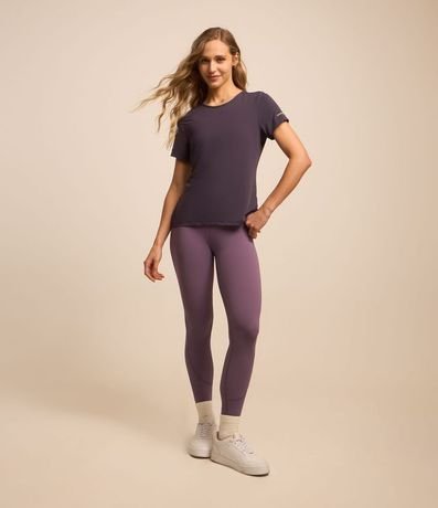 Remera Deportiva Texturizada con Detalle Reflectante 3