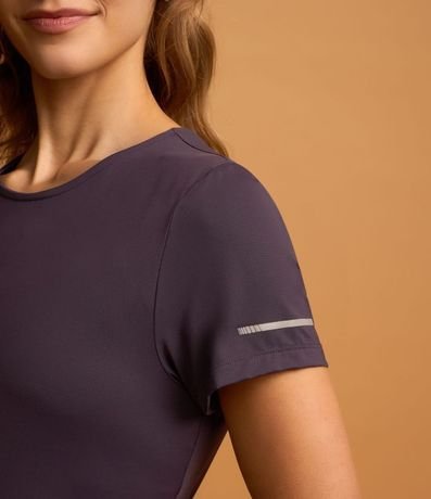 Remera Deportiva Texturizada con Detalle Reflectante 6