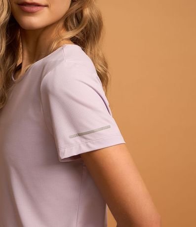Remera Deportiva Texturizada con Detalle Reflectante 4