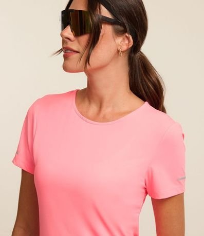 Remera Deportiva Texturizada con Detalle Reflectante 3