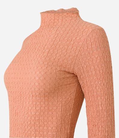 Blusa en Tela Texturizada con Cuello Alto 6