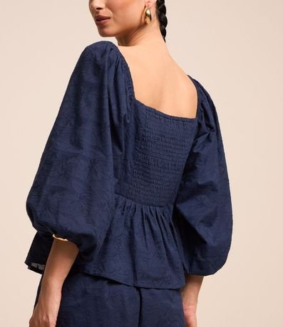 Blusa en Tricolina Bordada y Escote Torcido 2