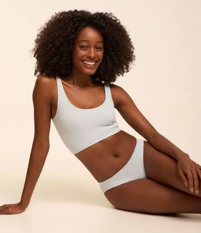 Bombacha Bikini en Poliamida con Lateral Mediano y Textura Acanalada