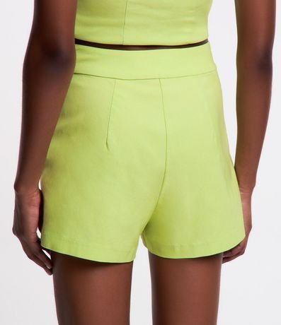 Short Corto en Bengalina con Cintura Alta y Frizos Delanteros 3