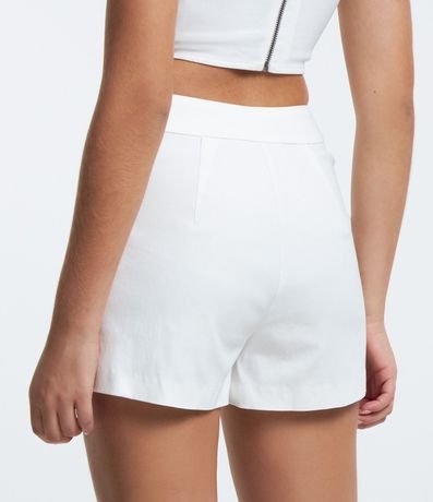 Short Corto en Bengalina con Cintura Alta y Frizos Delanteros 3