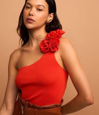 Blusa en Viscosa con Aplicación de Flor en el Hombro 1