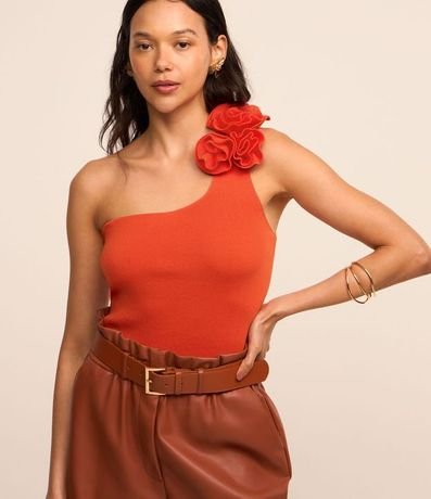 Blusa en Viscosa con Aplicación de Flor en el Hombro 3