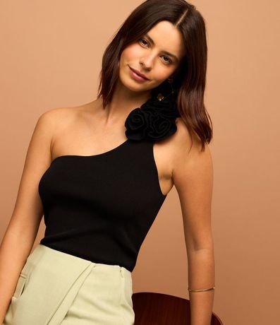 Blusa en Viscosa con Aplicación de Flor en el Hombro 2