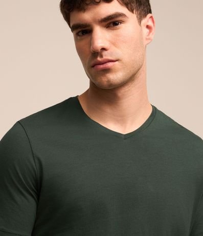 Remera Slim en Algodón Peruano con Cuello V 2