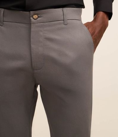 Pantalón Slim en Sarga con Bolsillos Cuchillo 4
