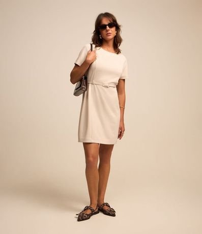Vestido Corto en Crepé con Cinturón Estrecho