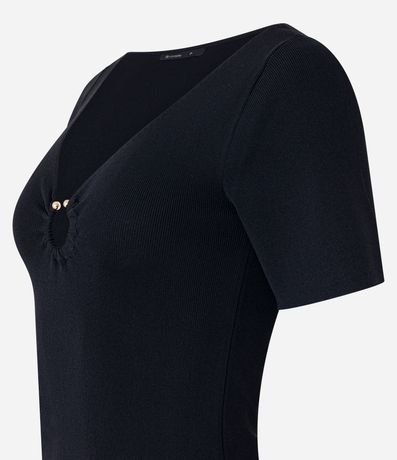 Blusa en Viscosa con Aro Abierto en el Escote V 6