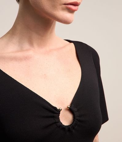 Blusa en Viscosa con Aro Abierto en el Escote V 3