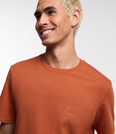 Remera Comfort en Algodón Peruano con Lettering en el Pecho 4