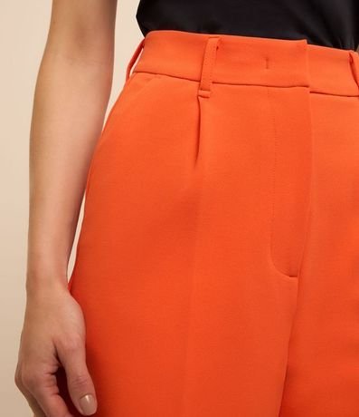 Short Cintura Alta en Crepé con Trabillas y Pliegues 3