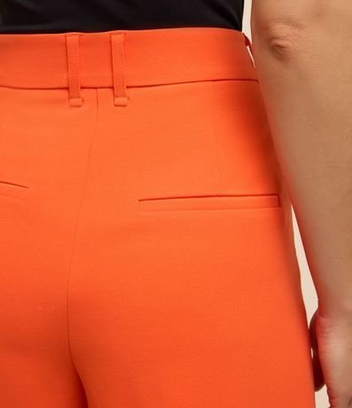 Short Cintura Alta en Crepé con Trabillas y Pliegues 4