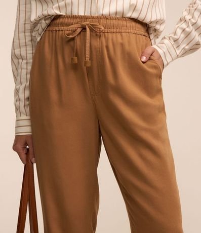 Pantalón Recto Cropped Cintura Mediana en Sarga con Lazo 4