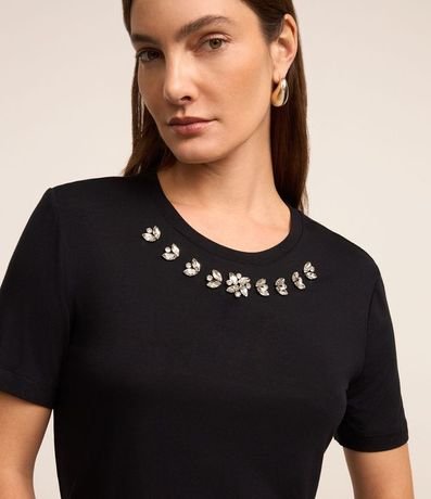 Blusa en Viscosa con Brillo Floral en el Cuello 3