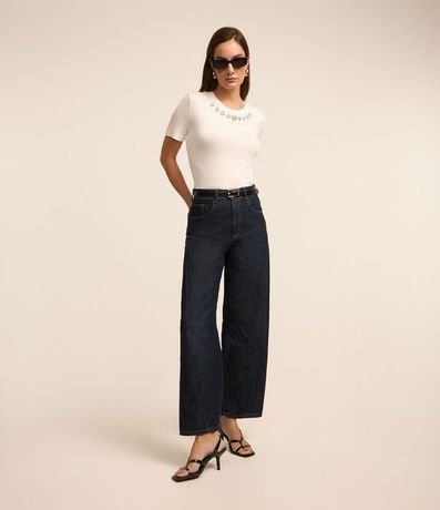 Blusa en Viscosa con Brillo Floral en el Cuello 2