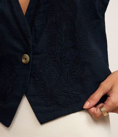 Chaleco en Sastrería con Bordado Floral 3