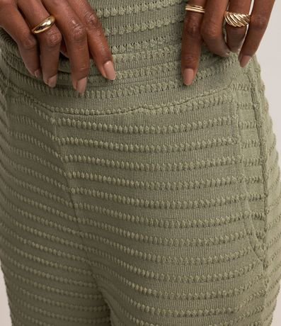 Pantalón Recto en Malla Texturizada con Cintura Elástica 4
