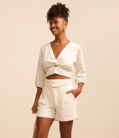 Short Corto en Laise con Textura Floral y Pliegues 2