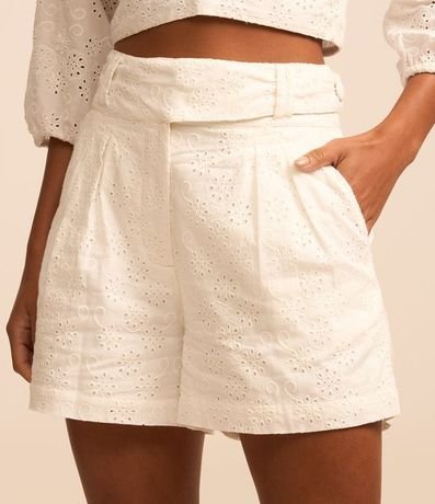 Short Corto en Laise con Textura Floral y Pliegues 3