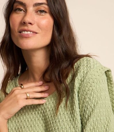 Blusa en Algodón Texturizado con Sisa Diferenciada y Recortes 3
