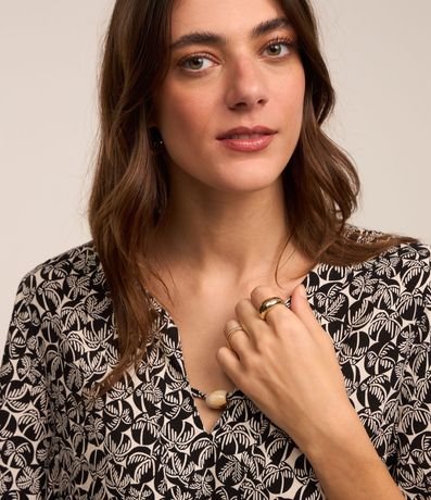 Blusa en Viscosa con Escote V y Estampa de Follajes 3