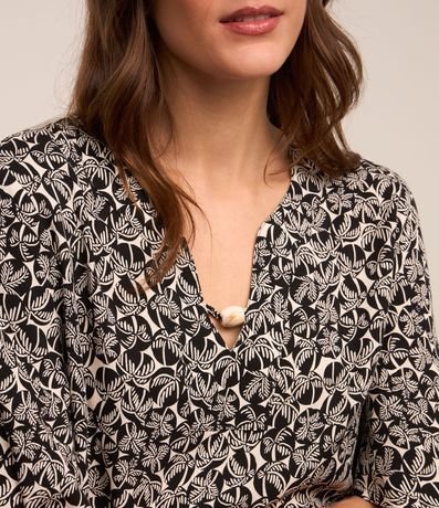 Blusa en Viscosa con Escote V y Estampa de Follajes 4