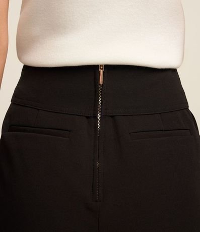 Short Recto Tiro Alto Sastrería con Solapa y Bolsillo Cargo con Botón 4