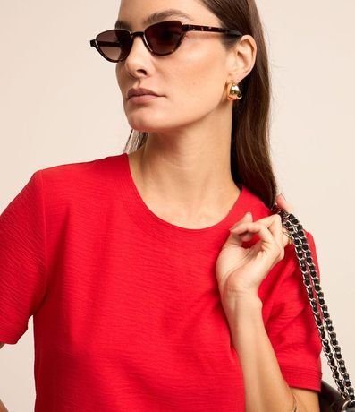 Blusa con Aberturas y Detalles de Pespuntes