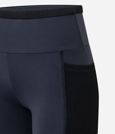 Bermuda Deportiva en Poliamida con Cintura Plegada con Textura 6