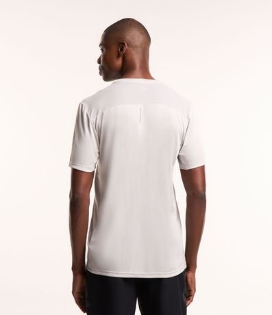Remera Deportiva con Tecnología Dry e Detalles Reflectantes 3