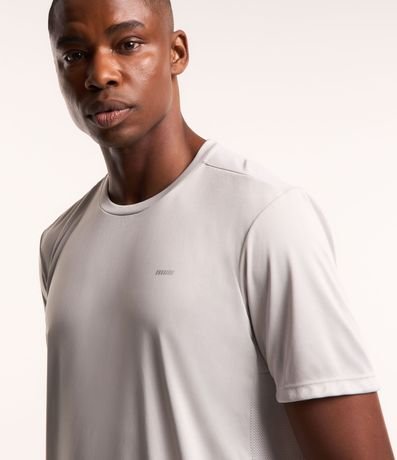 Remera Deportiva con Tecnología Dry e Detalles Reflectantes 4