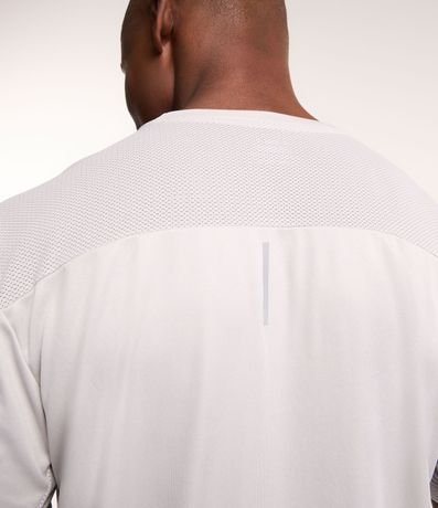 Remera Deportiva con Tecnología Dry e Detalles Reflectantes 5