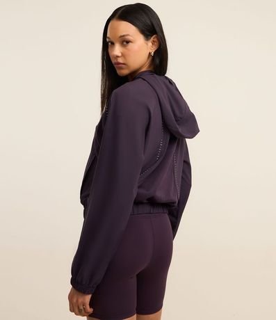 Campera Deportiva Cropped con Detalle Reflectante 3