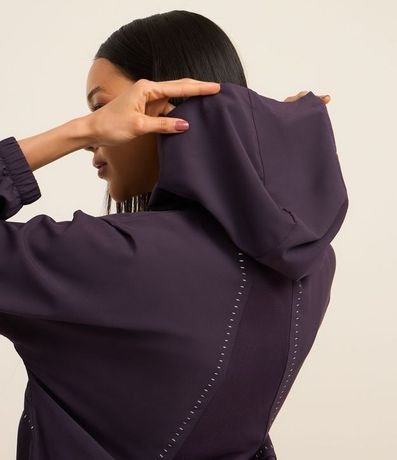 Campera Deportiva Cropped con Detalle Reflectante 7