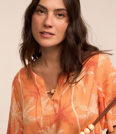 Blusa en Viscosa con Abalorio en el Cuello y Cocoteros Estampados 3
