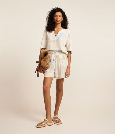 Blusa en Viscosa con Abalorio en el Cuello y Follajes Estampados 2