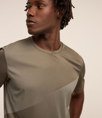 Remera Deportiva con Degradé Lateral y Protección UV 3