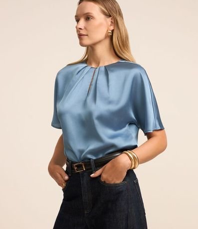 Blusa en Tejido Satinado con Pliegues en el Cuello 2
