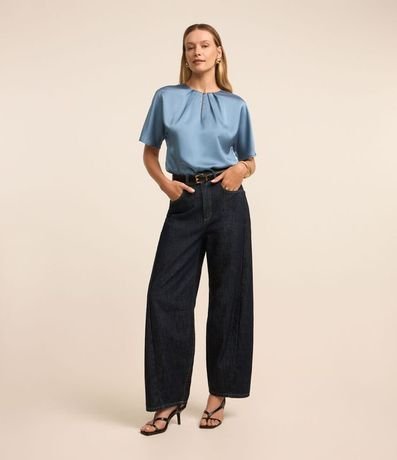 Blusa en Tejido Satinado con Pliegues en el Cuello 3