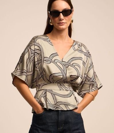 Blusa en Tela Satinada con Escote Cruzado y Estampa Abstracta 3