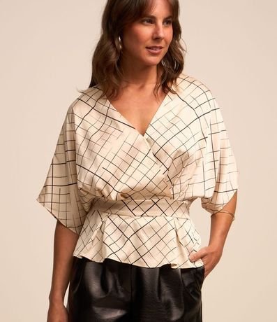 Blusa en Tela Satinada con Traspase y Cintura Ajustada
